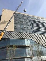 20吨吊车吊运空调上楼 20吨吊车吊运空调上楼