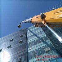 北京丰台总部基地100T吊车作业现场 北京丰台总部基地100T吊车作业现场